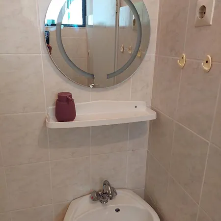 Beachfront Ana Apartment Trogir